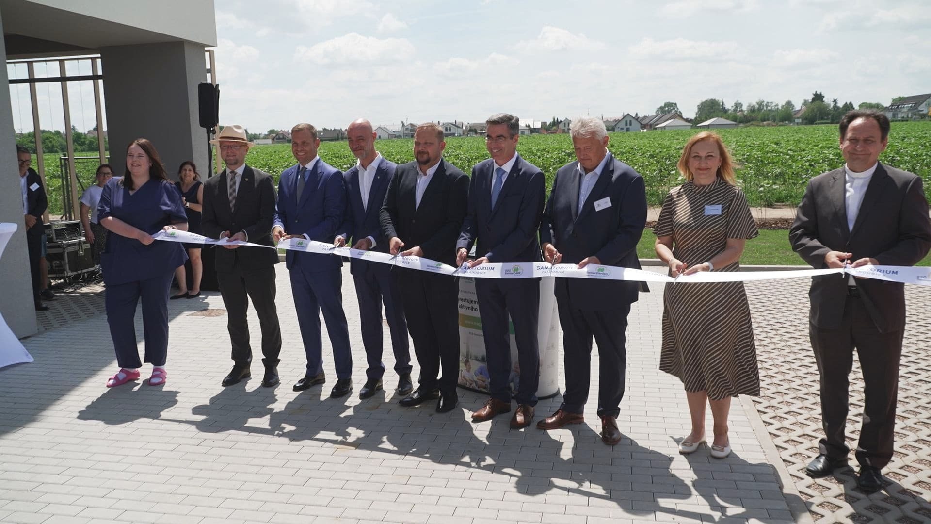 🏥👵👴 Grand Opening of a Unique Integrated Healthcare and Senior Living Campus in Pardubice 🎉💙